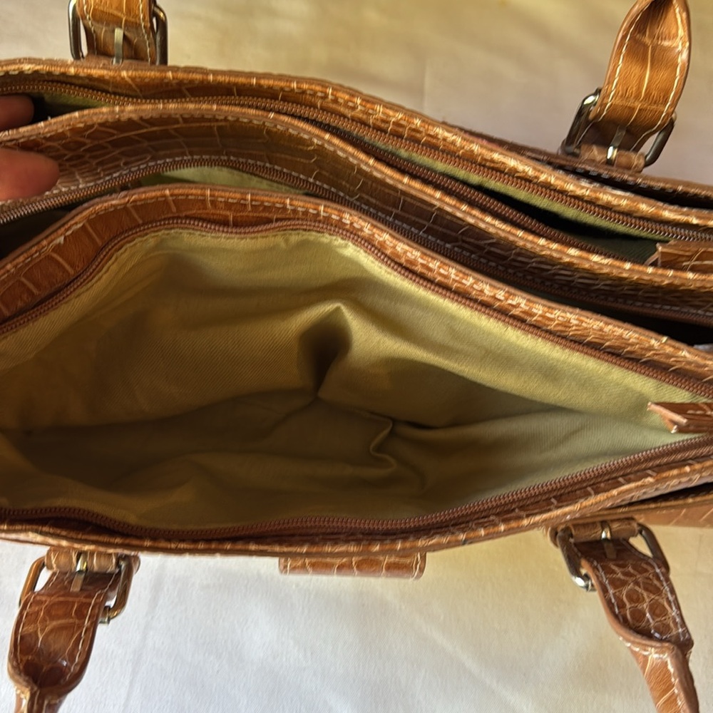 Liz Claiborne’s Tan Crocodile Pattern Tan Handbag - Picture 10 of 17